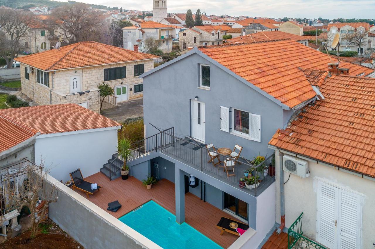 Apartment Lota With Heated Pool On Top Location Supetar Exterior foto