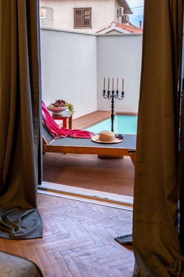Apartment Lota With Heated Pool On Top Location Supetar Exterior foto